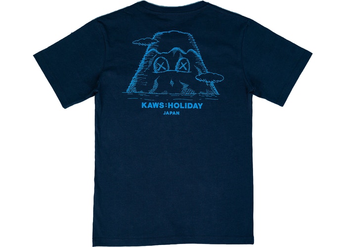 kaws holiday クリアランス t シャツ